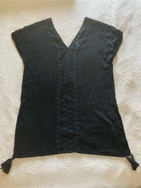 Kona Sol Black V-Neck Crochet-Trim Tassel Tunic